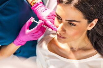 Cios w branżę beauty. Wkrótce powiększanie ust tylko u lekarza