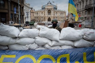 Rosjanie sieją ekonomiczne spustoszenie w Ukrainie. Jej gospodarka się kurczy, ale nie poddaje