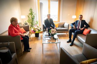 Szczyt UE: Morawiecki i Orban w jednym pokoju z Merkel i Macronem. Co wyniknie z tych rozmów?