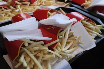 KFC i McDonald's nadal działają w Rosji. Ale za darmo karmią Ukraińców