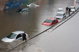 Powódź w Niemczech. W Polsce są już podtopione auta. Jak je rozpoznać?