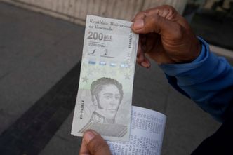 Wenezuela wprowadziła banknot o wartości 200 tys. boliwarów. Jest wart 10 centów amerykańskich