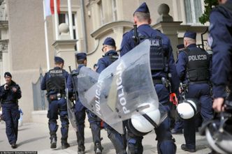 "Oczywisty fake news". Policja o doniesieniach ws. opóźnionych wypłat
