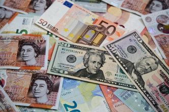 Kursy walut - 12.04.2022. Wtorkowy kurs funta, euro, dolara i franka szwajcarskiego