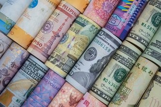Kursy walut 02.03.2022. Środowy kurs funta, euro, dolara i franka szwajcarskiego