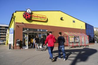 Pracownicy Biedronki idą po podwyżki. Związkowcy wnioskują o 500 zł netto dla każdego