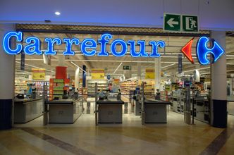Carrefour ugiął się pod presją rządu. Sieć zamroziła ceny 100 produktów
