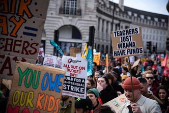 Największa fala strajków od czasów Thatcher przelewa się przez Wyspy. Bank Anglii ostrzega przed najgorszym