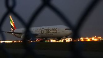 "Możecie mieć niebezpieczne materiały na pokładzie". Dlaczego kontroler nie powiedział pilotom Emirates, że może chodzić o bombę?