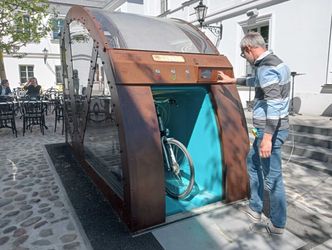 Pierwszy w Polsce automatyczny podziemny parking rowerowy. Sprawdziliśmy, jak działa