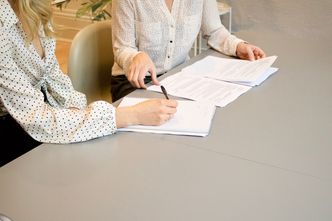 Klauzula poufności – czym jest i jakie są jej funkcje?