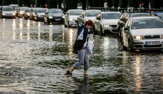 Błyskawiczne powodzie miejskie kosztują nas miliardy. "Do garażu wali woda z całego osiedla"