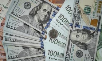 Kursy walut 22.04.2022. Piątkowy kurs funta, euro, dolara i franka szwajcarskiego
