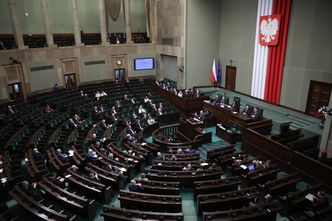 "Podatek od zrzutek" coraz bliżej? Sejm odrzucił senackie weto, ale posłowie mają inny pomysł