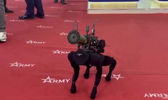 Rosjanie zachwycali się uzbrojonym psem-robotem. Przedwcześnie
