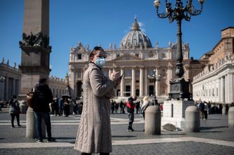 Włosi proszą, by turyści wrócili do domu. Plac i Bazylika Świętego Piotra zamknięte