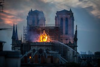 Milionerzy obiecywali wpłaty na odbudowę Notre Dame. Szybko zapomnieli o obietnicach