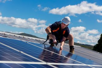 Energia ze Słońca pomoże ustabilizować opłaty za prąd w firmie