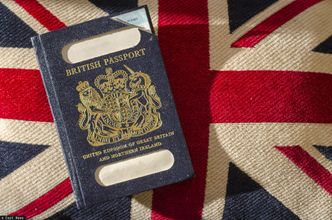 Brytyjczycy będą mieć nowe paszporty. Zostaną wyprodukowane w Polsce