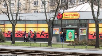 News money.pl: Biedronka nagrodzi pracowników, daje 2300 zł