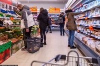 Stock ArZi
fot: Arkadiusz Ziolek/ East News.    n/z Wozek sklepowy z zakupami.
ARKADIUSZ ZIOLEK