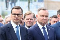 Mateusz Morawiecki i Andrzej Duda nie mogą być w 100 proc. pewni, że miliardy z KPO szybko trafią do Polski  