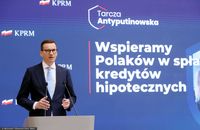 Premier Mateusz Morawiecki podczas konferencji prasowej na której opowiadał o tym, jak rząd chce pomóc kredytobiorcom