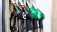 Będzie obniżka cen paliw? Analitycy: z tankowaniem poczekaj do wtorku