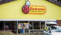 Różne ceny tego samego produktu w dwóch Biedronkach. Sieć się tłumaczy