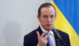 Sztabki złota dla wnuczek. Tak marszałek Senatu zadbał o rodzinę