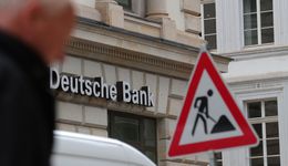 Deutsche Bank kolejną kostką domina. "EBC z niemieckim rządem zrobią wszystko, by go uratować"