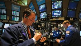 Kursy walut. Stopy procentowe w dół w USA. Złoty stabilny