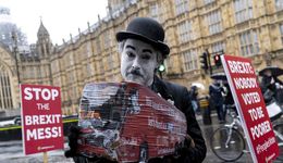 Huśtawka na funcie. Ekonomiści o brexicie: tragikomedia i dramacie w trzech aktach