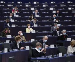 W europarlamencie debata nad sytuacją Polski. W tle setki miliardów z Funduszu Odbudowy