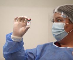 Szczepionki AstraZeneca. 1,24 mln już w Polsce. Rząd czeka na decyzję EMA i milczy o kosztach zakupu