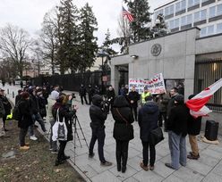 Protest rolników przed ambasadą USA w Warszawie. Nie chcą amerykańskiej wołowiny