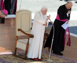 Abdykacja Benedykta XVI. Porównują go do Jana Pawła II