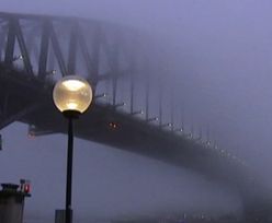 Zobacz Sydney we mgle. Lotnisko sparaliżowane