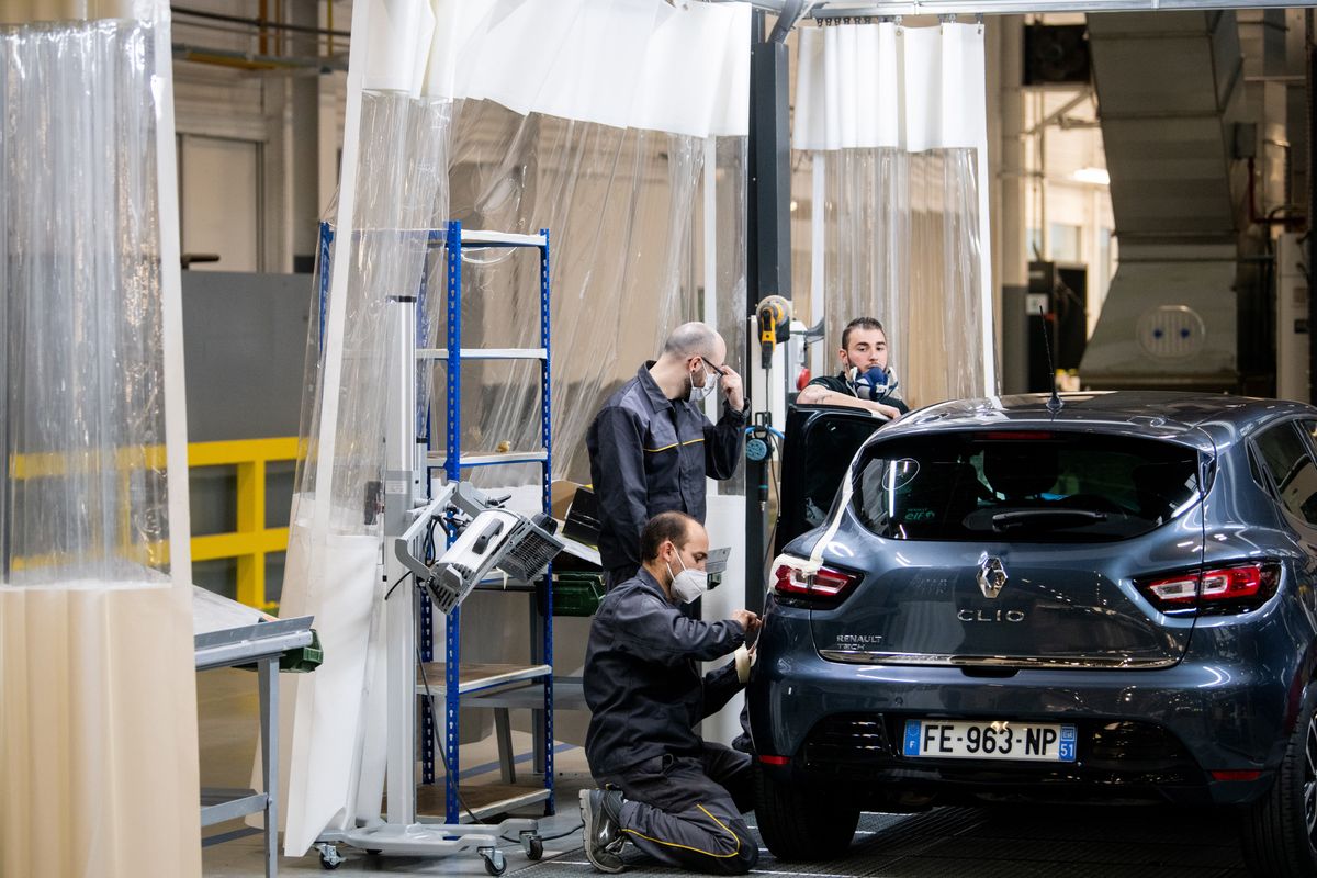 Renault restaura coches antiguos y los vuelve a vender.  Ya está montando una segunda fábrica de este tipo