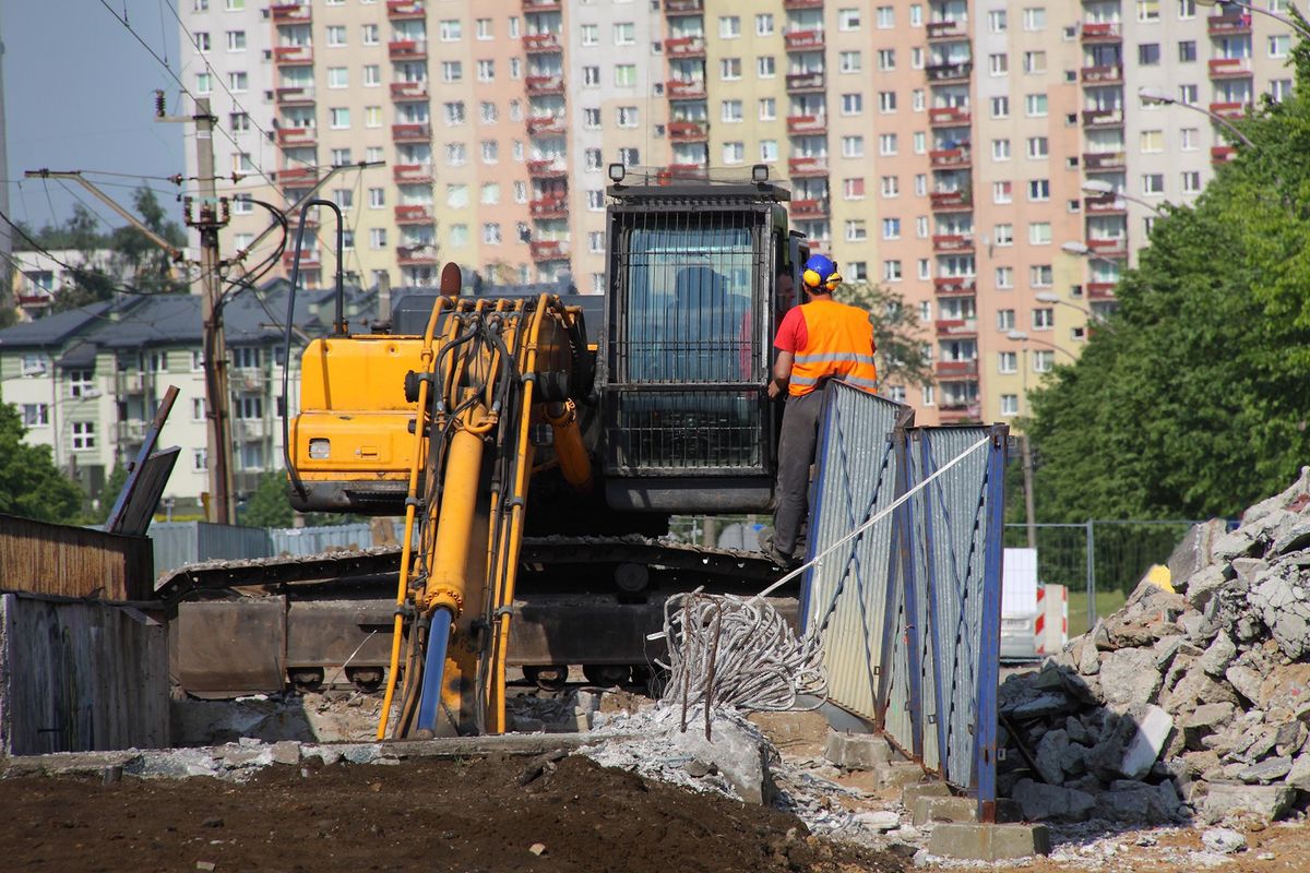 Date GUS.  construcție plus.  Este la fel de cald ca afară în economie