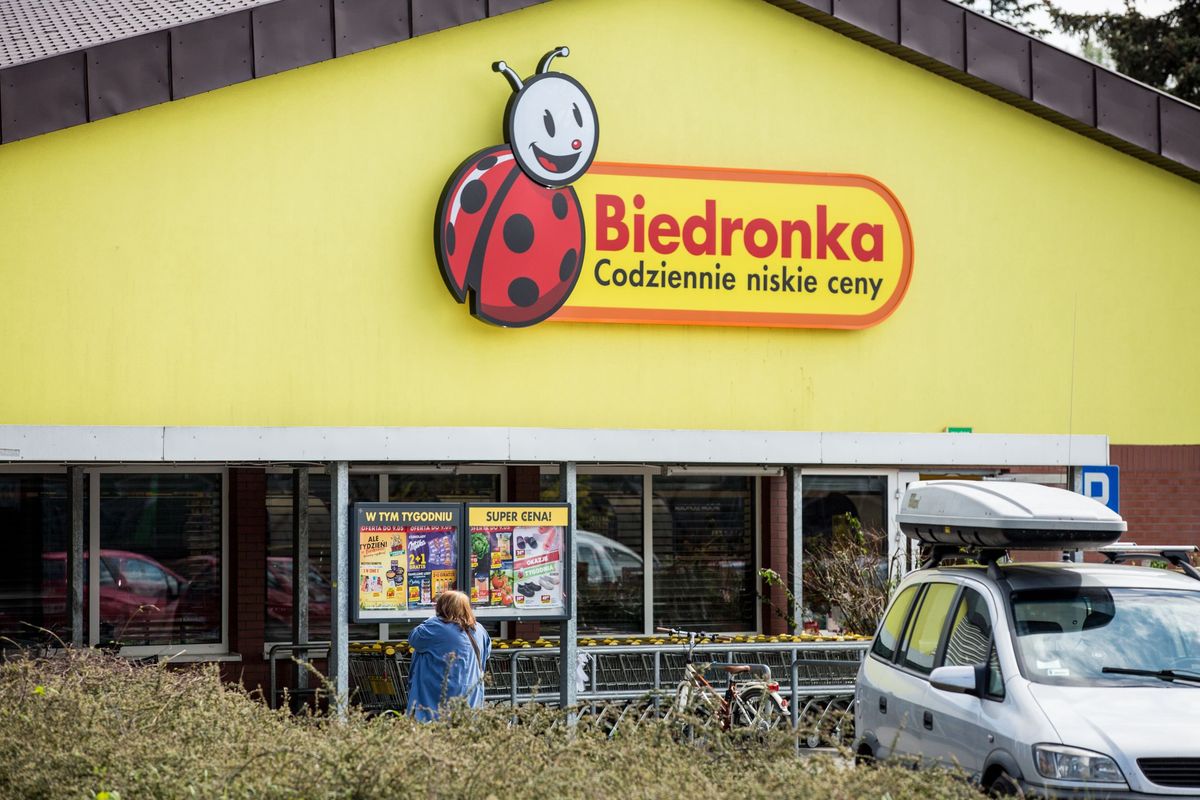 picnic.  Biedronka extends opening hours for stores just before it