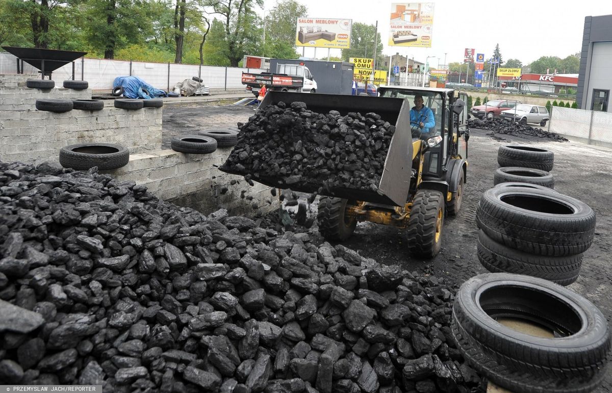 Začaly kontroly uhelných skladů.  Sankce mohou být až 15 000 zlotých.