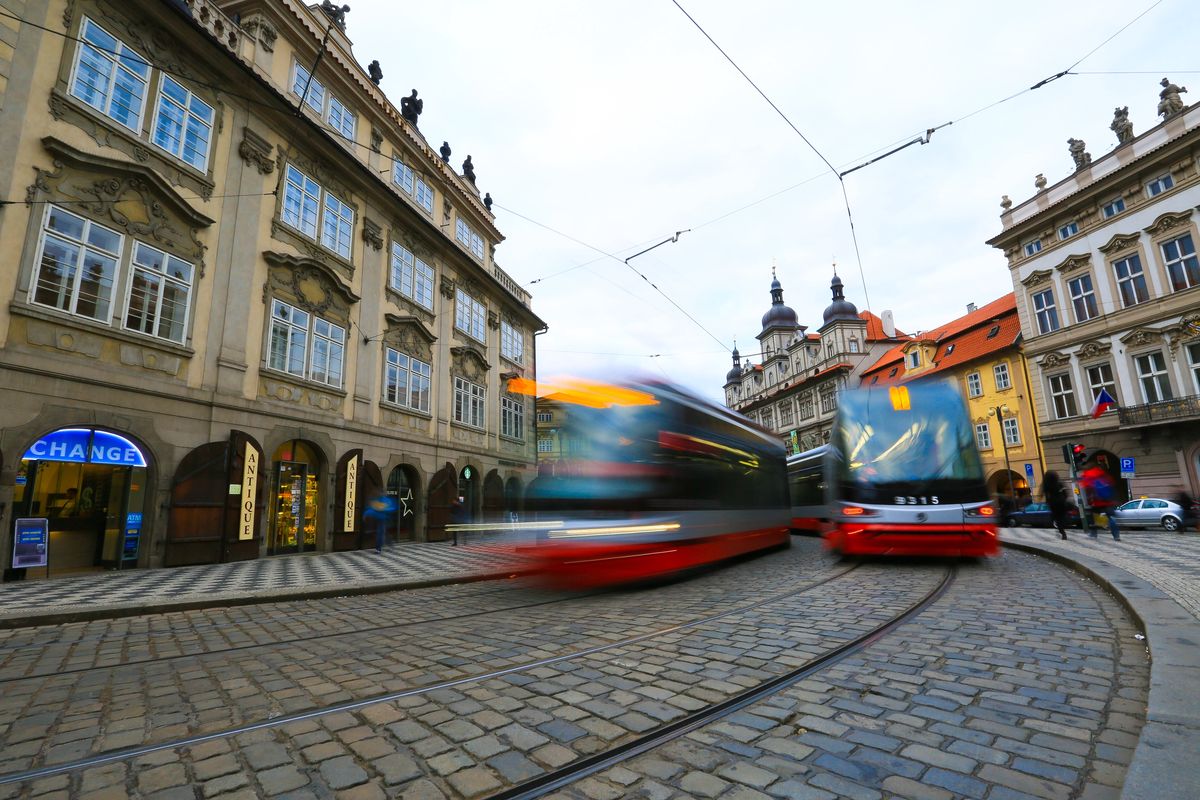 Poláci stěhují firmy do Německa a Česka.  Mají větší strach o ekonomiku než Putin