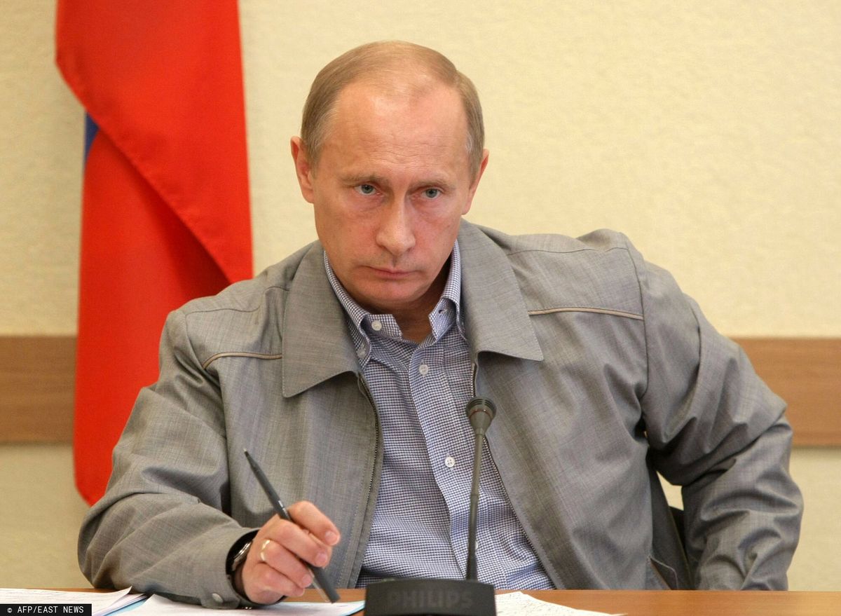 Путин с ручкой