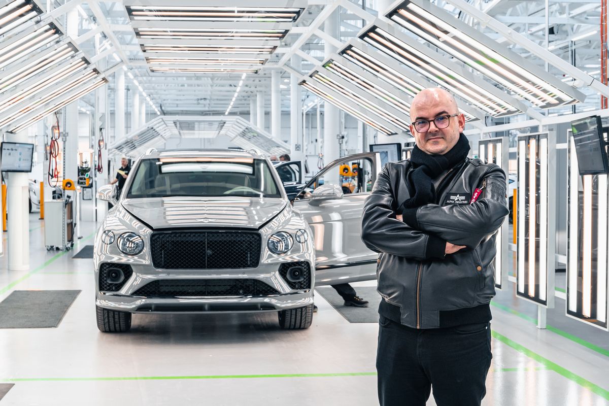 This is how luxury cars are made.  Money.pl journalist was at the Bentley factory