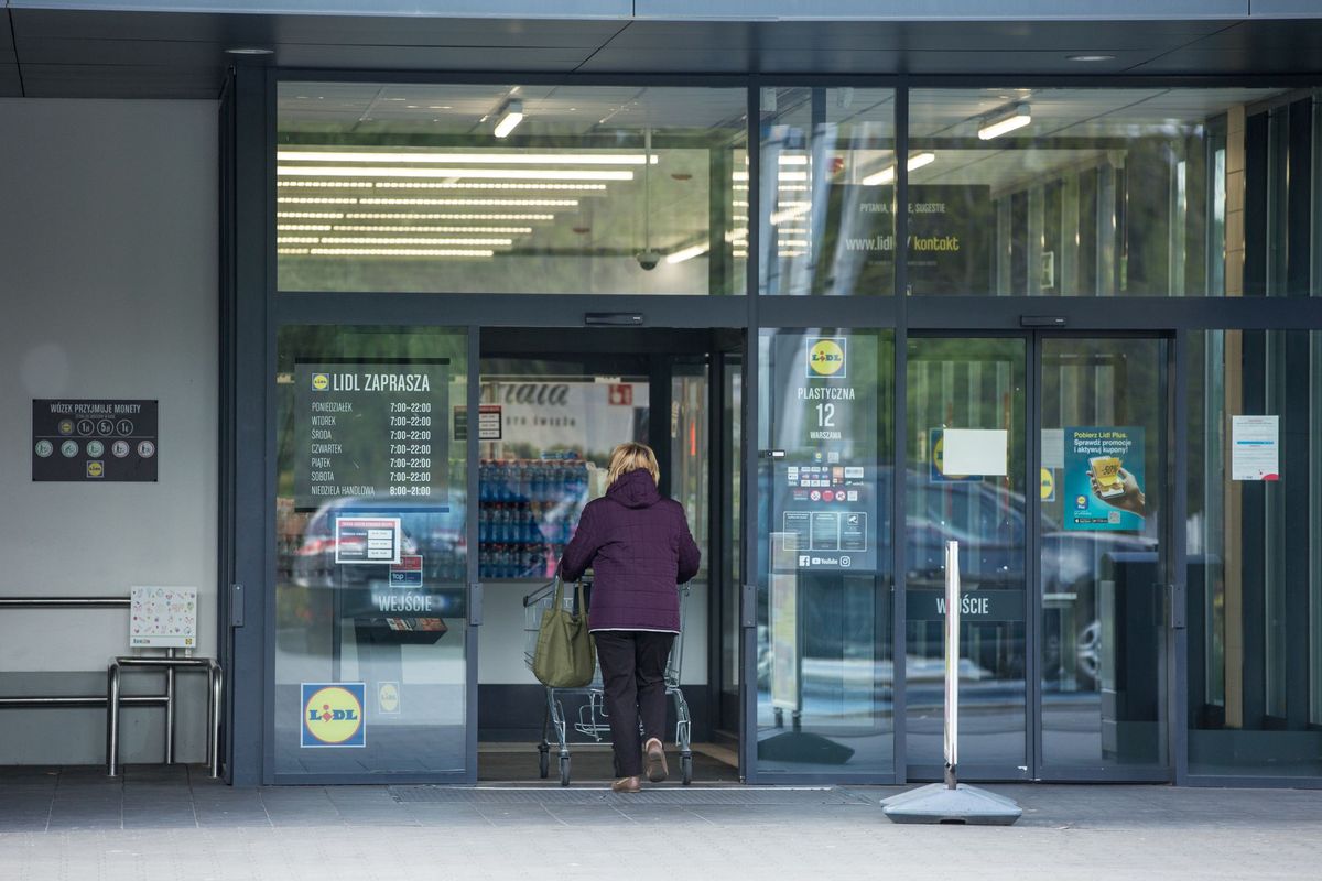 Domingo de compras.  ¿Habrá un embargo comercial el 25 de abril?