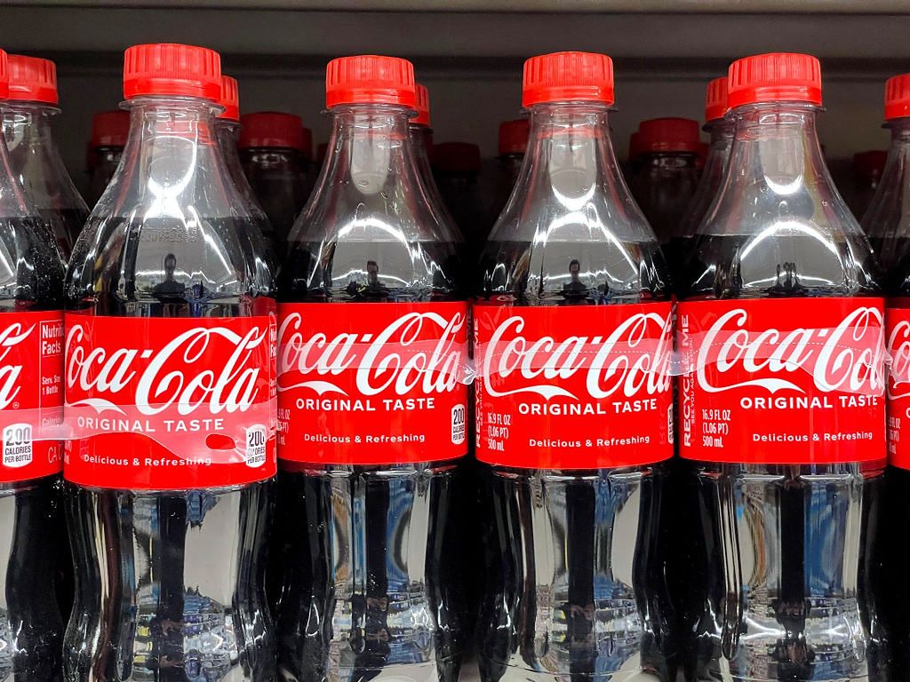 Nakrętki od butelki Coca-Coli nie oderwiesz. Koncern przygotował się pod nowe prawo