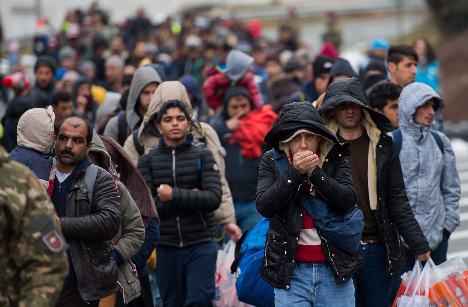 Yxyxyxy - Imigranci zaludniajÄ… EuropÄ™. Niemcy chÄ™tnie ustÄ™pujÄ… im miejsca - Money.pl