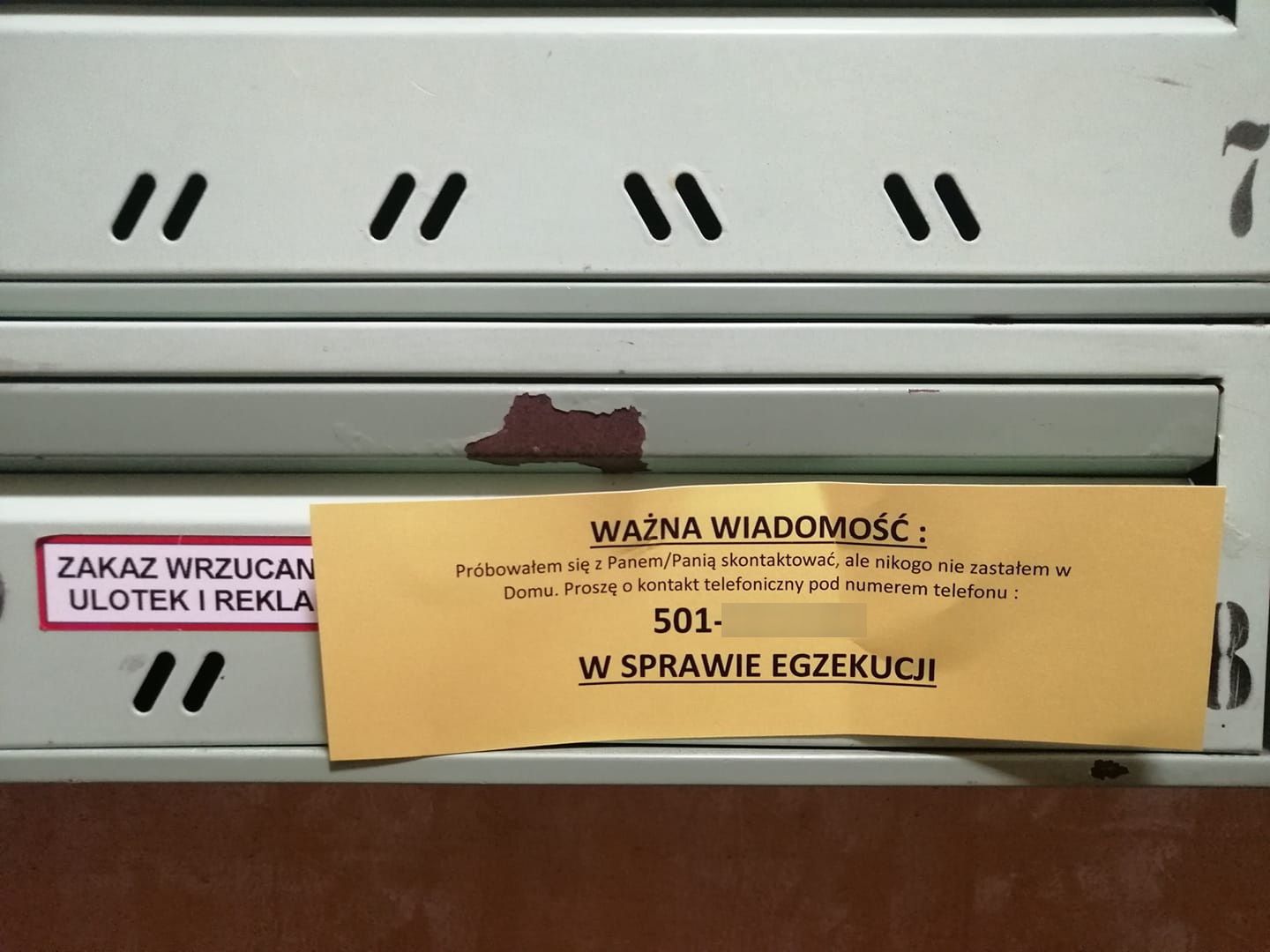 Got ready panel Unsatisfactory Przykleili jej do skrzynki pocztowej wiadomość o egzekucji długu. Kobieta  nic nikomu nie jest winna - Money.pl