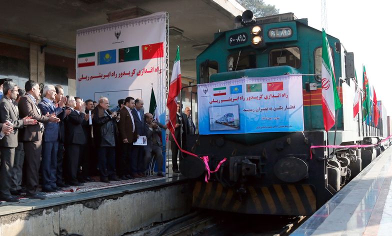 Chiny chcą odbudować starożytny Jedwabny Szlak. Pierwszy pociąg dotarł do Teheranu